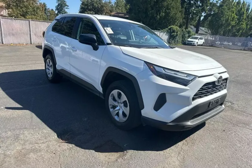 2024 Toyota RAV4 LE photo 1