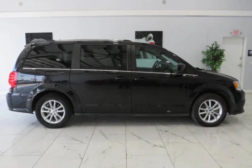 2020 Dodge Grand Caravan SXT photo 1