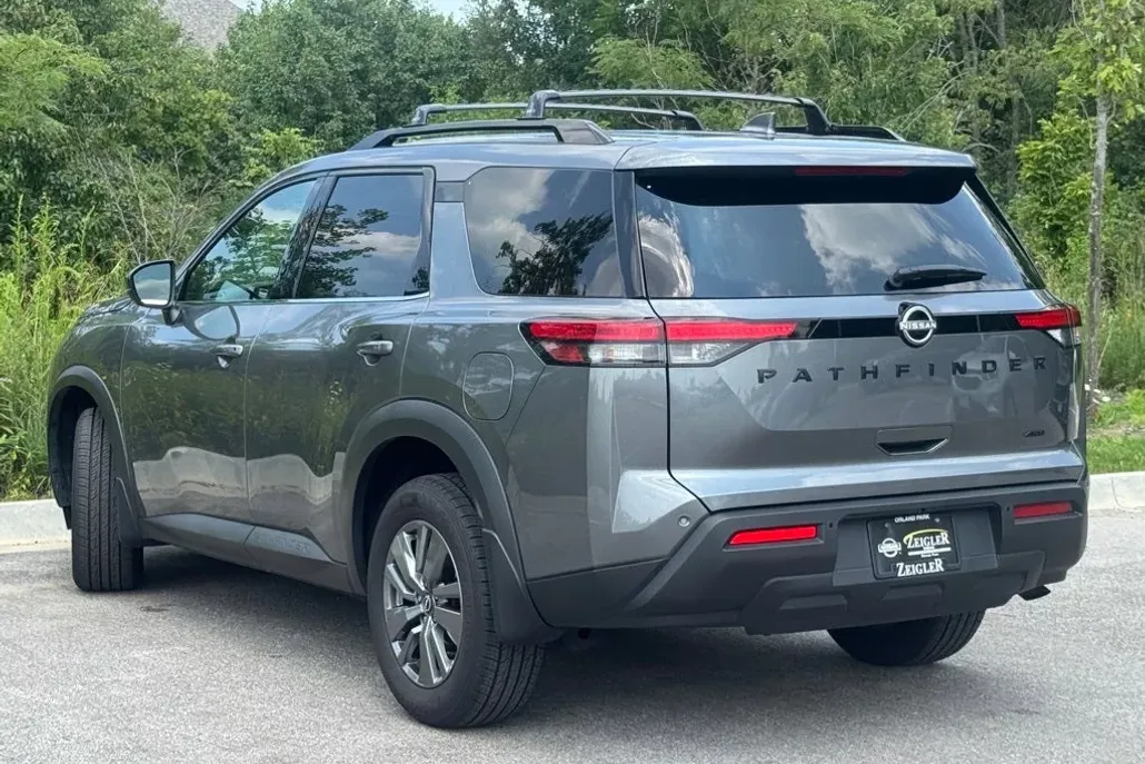 2025 Nissan Pathfinder SV photo 1