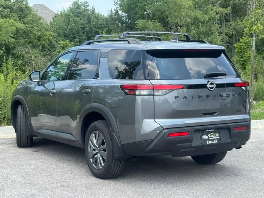 2025 Nissan Pathfinder SV photo 1