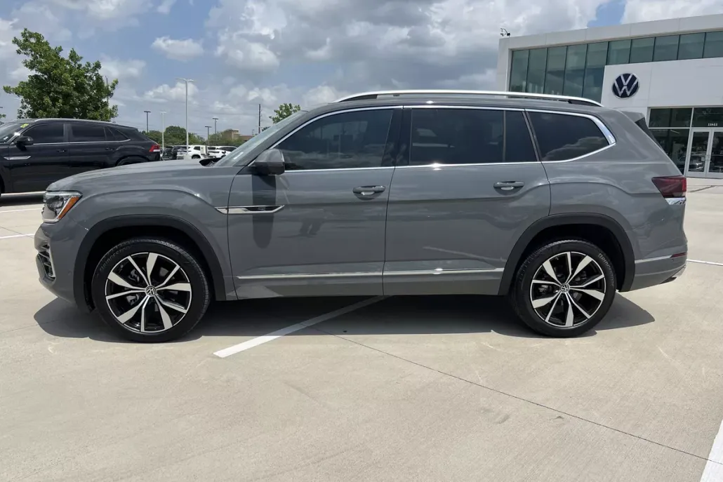 2025 Volkswagen Atlas SEL Premium R-Line photo 1