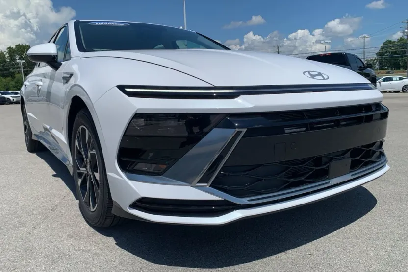 2025 Hyundai Sonata SEL photo 1