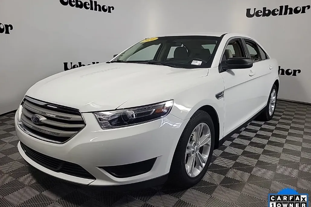 2018 Ford Taurus SE photo 1