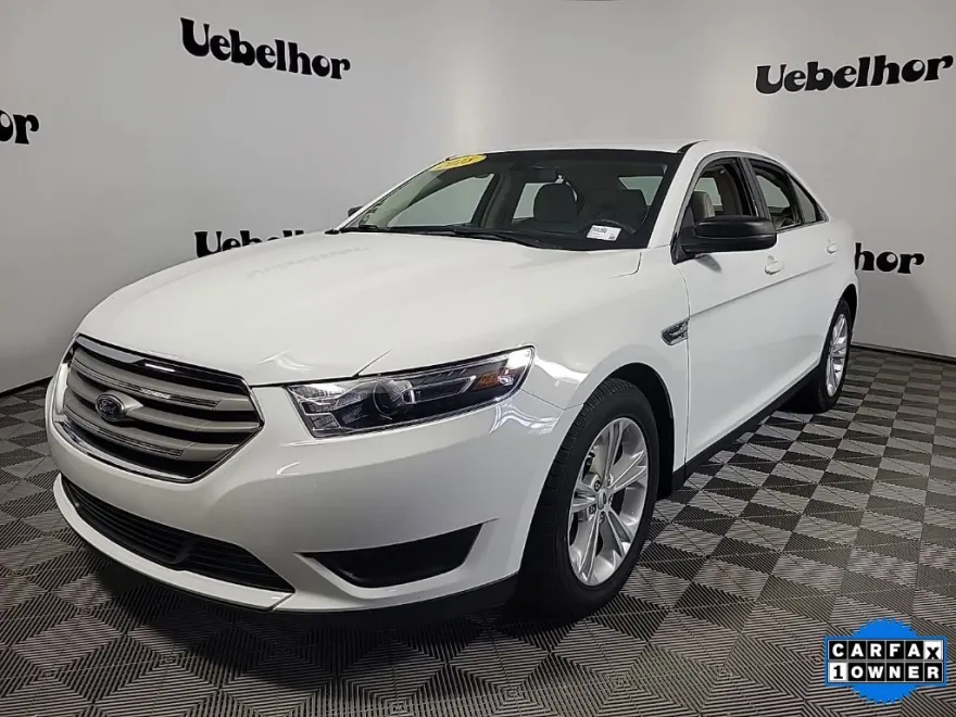 2018 Ford Taurus SE photo 1