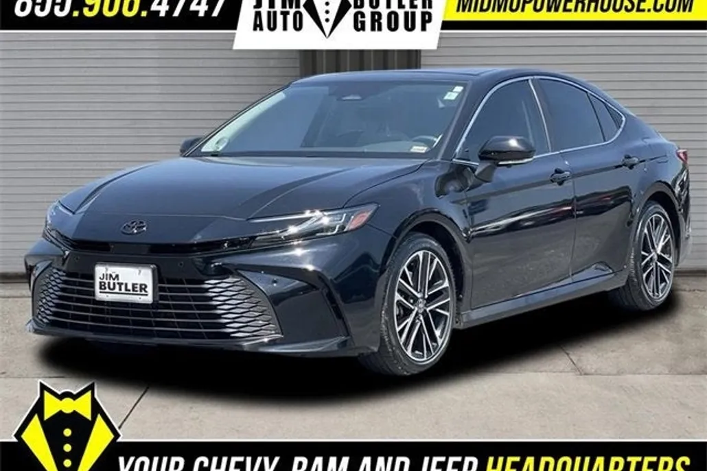 2025 Toyota Camry XLE photo 1