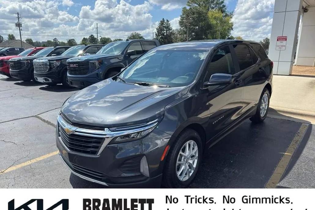 2022 Chevrolet Equinox LT photo 1