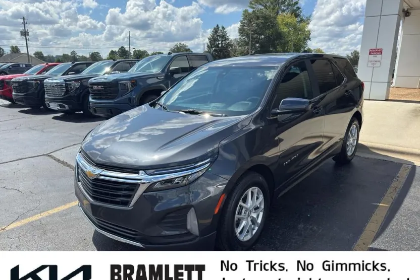 2022 Chevrolet Equinox LT photo 1