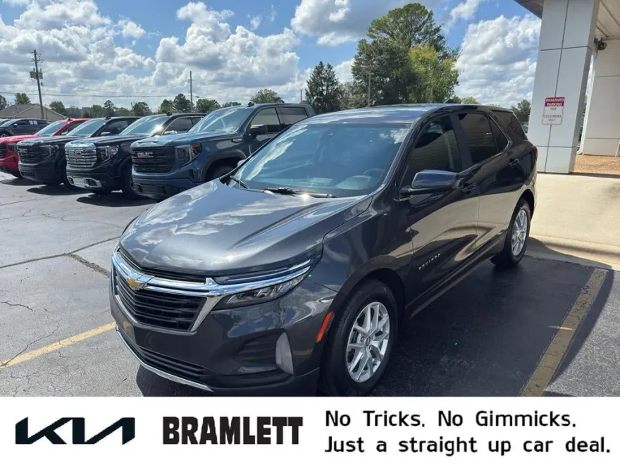 2022 Chevrolet Equinox LT photo 1