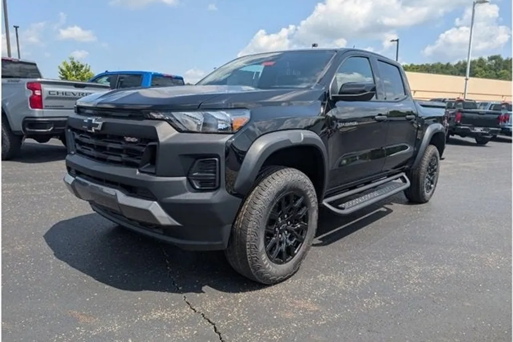 2026 Chevrolet Colorado Trail Boss photo 1