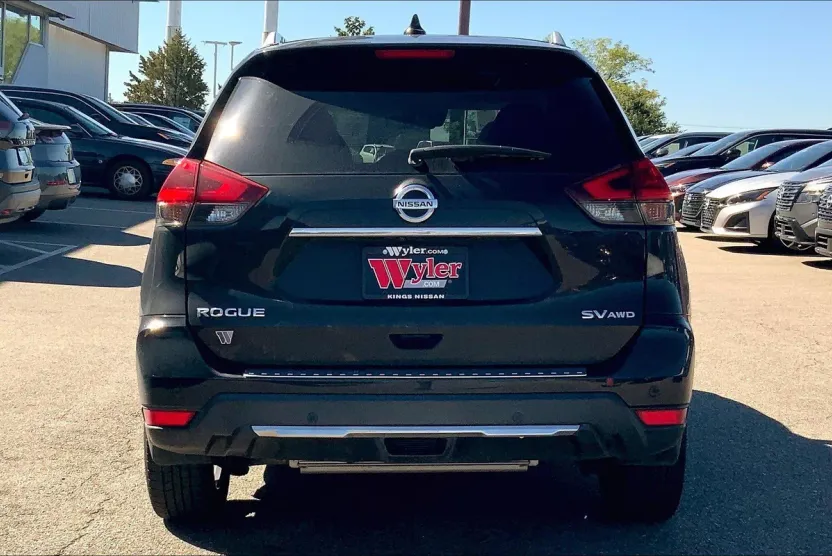 2019 Nissan Rogue SV photo 1