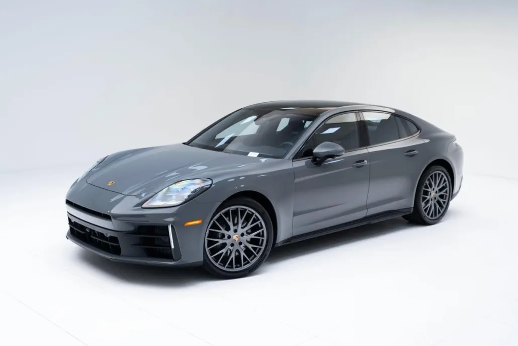 2025 Porsche Panamera 4 photo 1