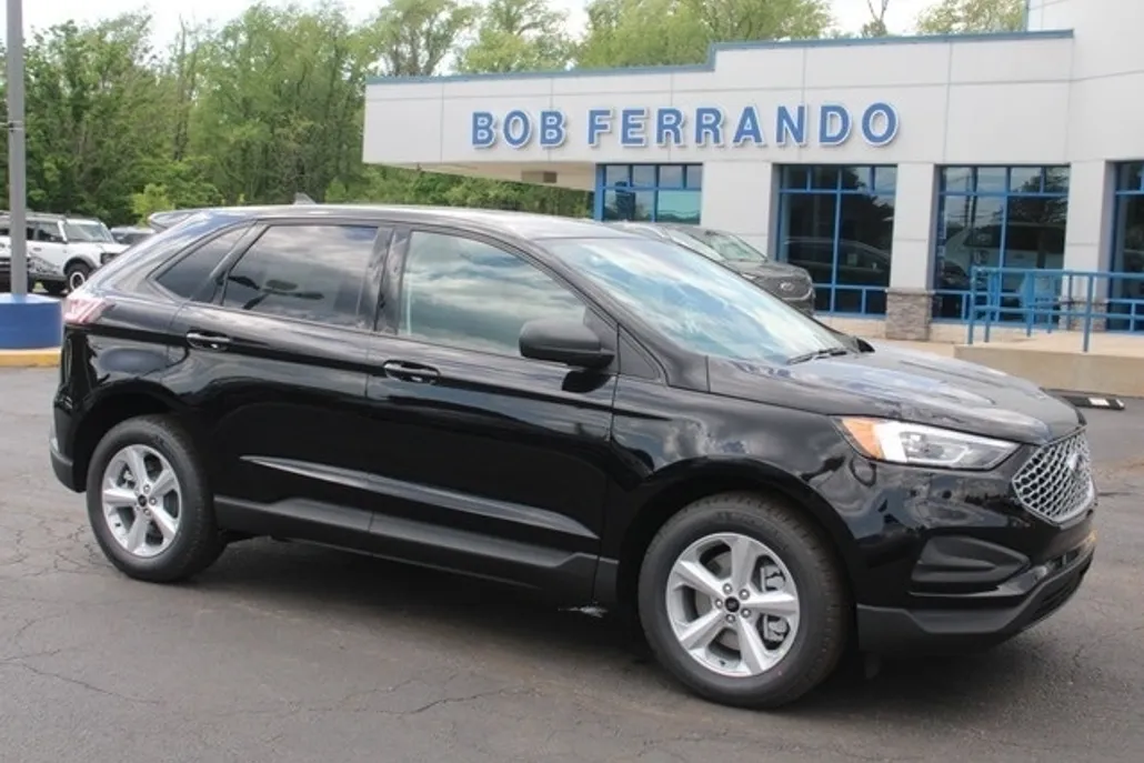 2024 Ford Edge SE photo 1
