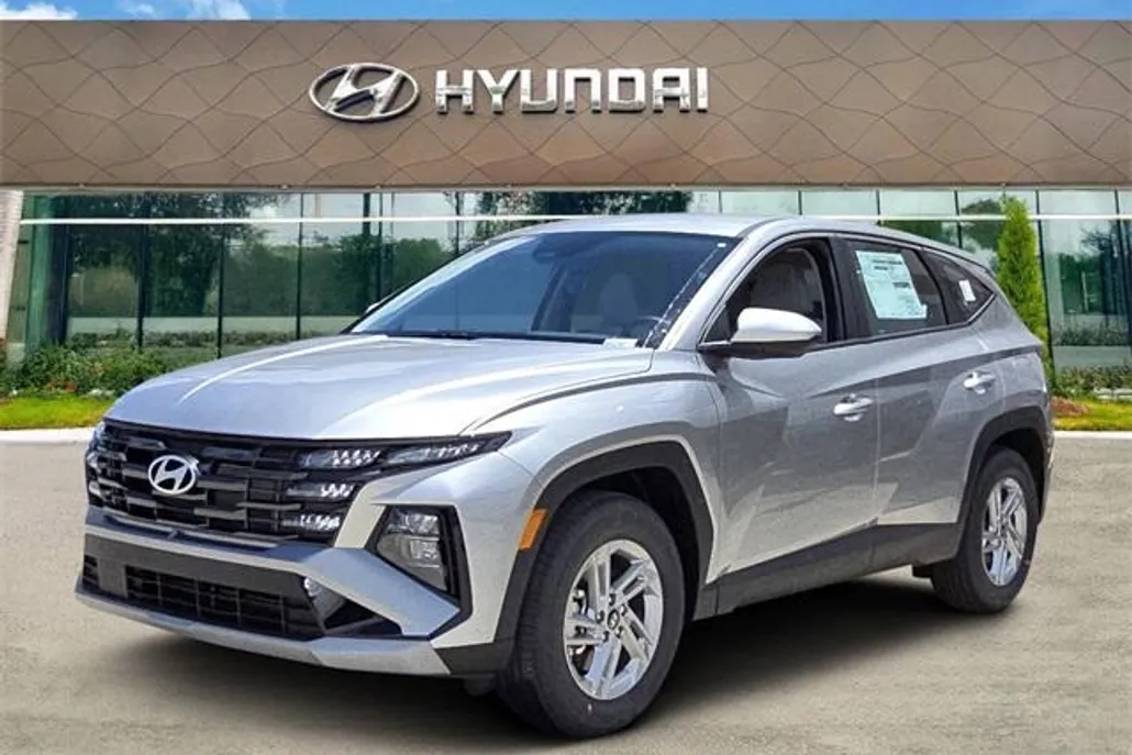 2026 Hyundai Tucson SE photo 1