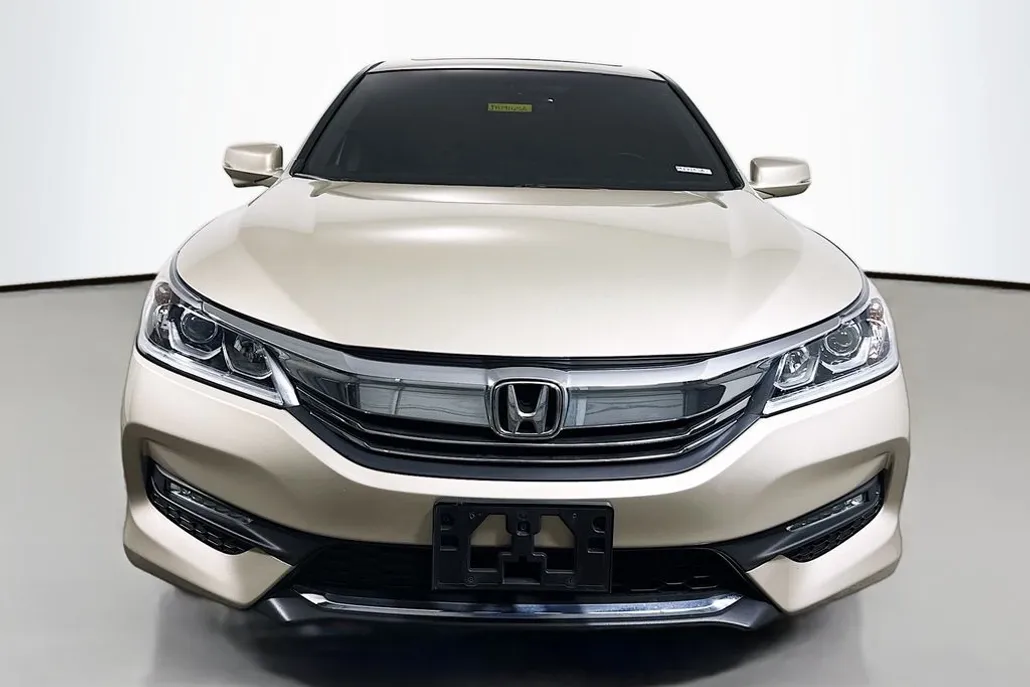 2017 Honda Accord EX-L V6 photo 1