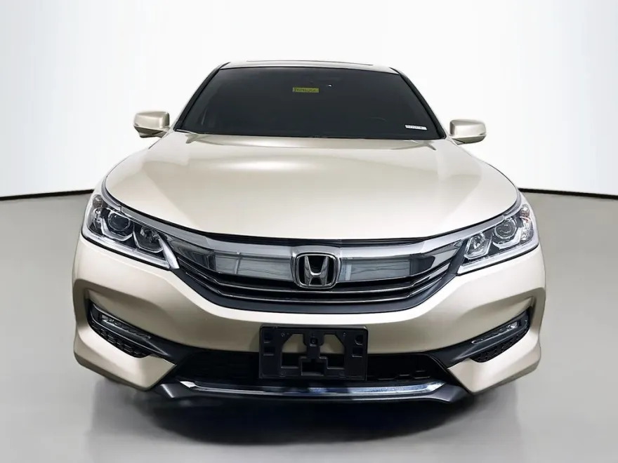 2017 Honda Accord EX-L V6 photo 1