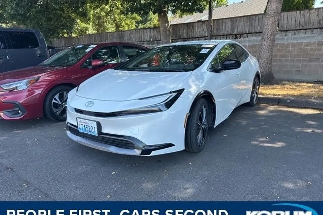 2023 Toyota Prius XLE photo 1