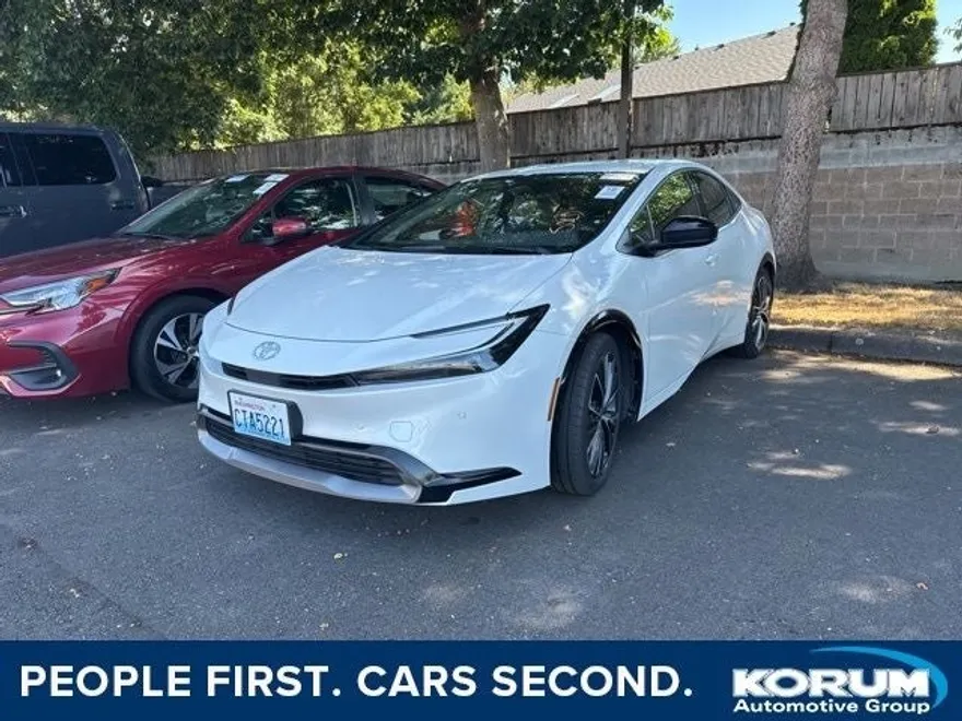2023 Toyota Prius XLE photo 1