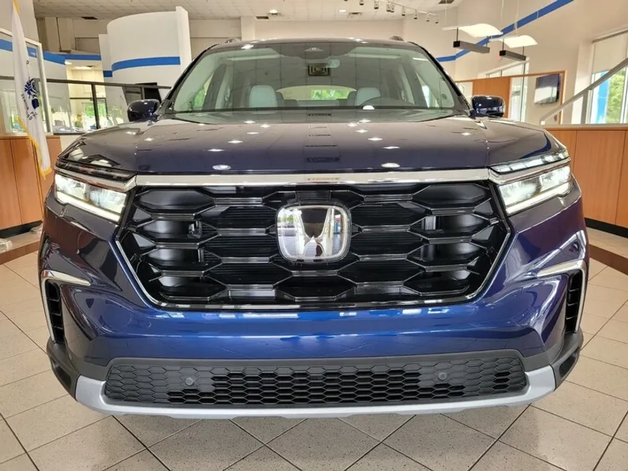 2025 Honda Pilot Touring photo 1