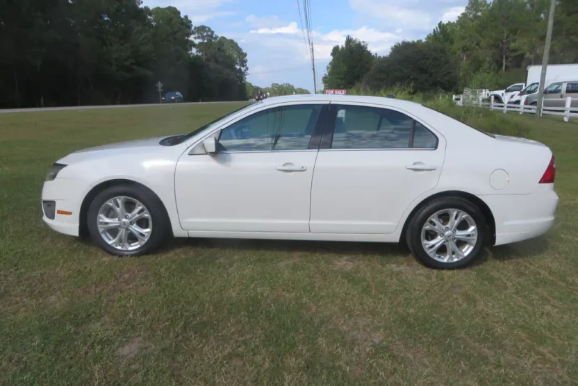 2012 Ford Fusion SE photo 1