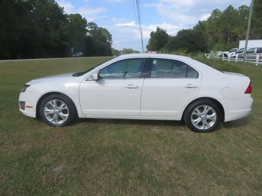 2012 Ford Fusion SE photo 1