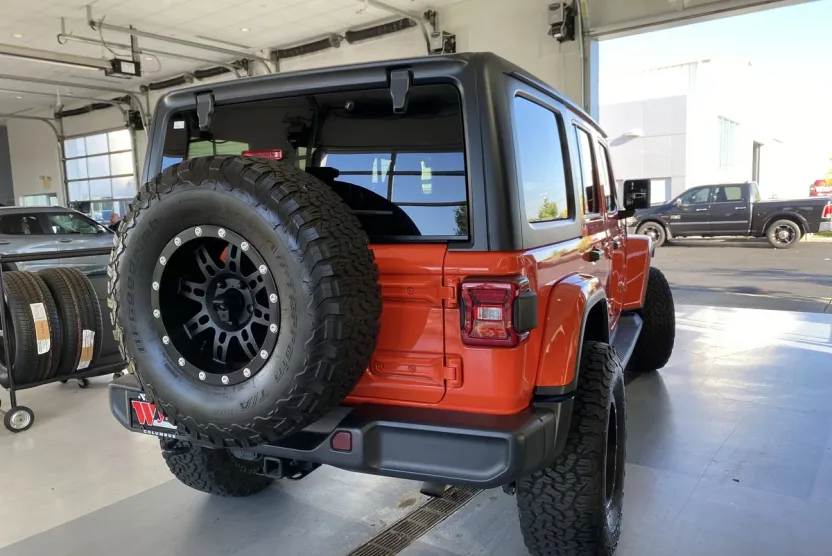 2019 Jeep Wrangler Unlimited Sahara photo 1