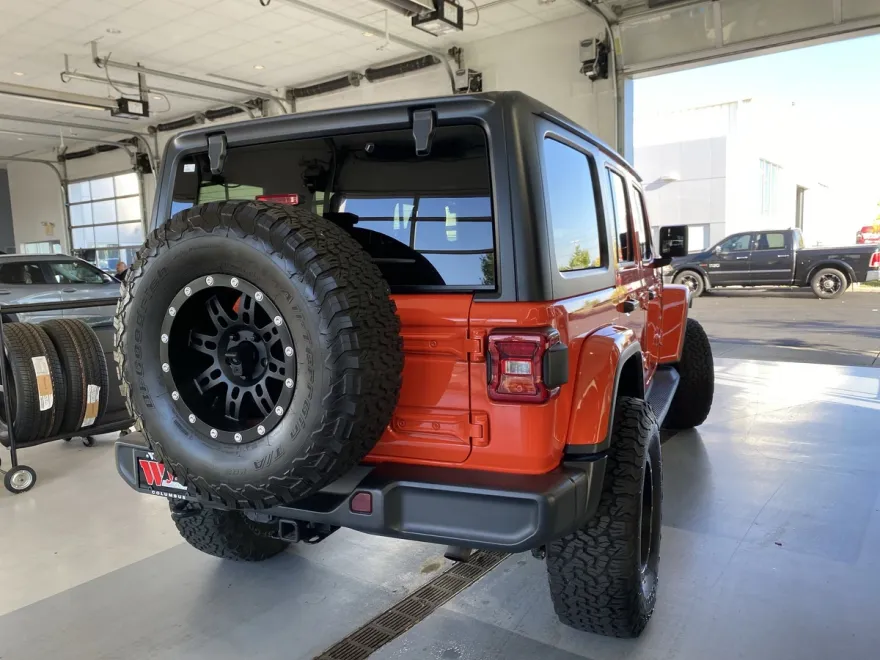 2019 Jeep Wrangler Unlimited Sahara photo 1