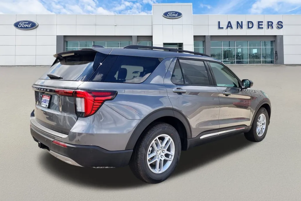 2025 Ford Explorer photo 1
