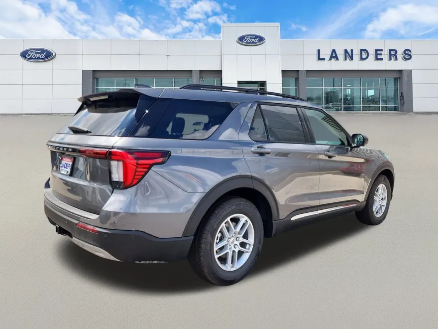 2025 Ford Explorer photo 1