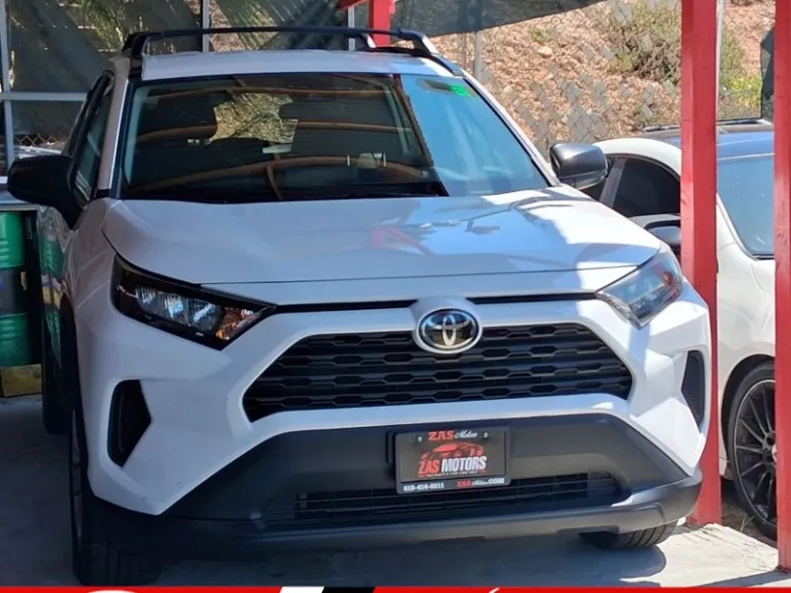 2021 Toyota RAV4 LE photo 1