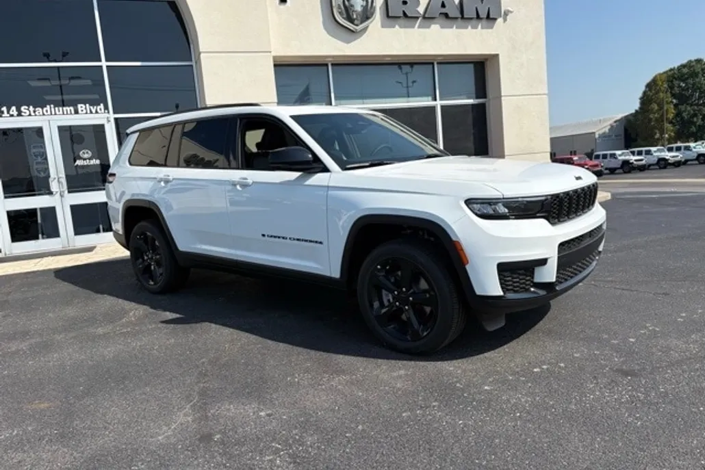 2025 Jeep Grand Cherokee Altitude photo 1