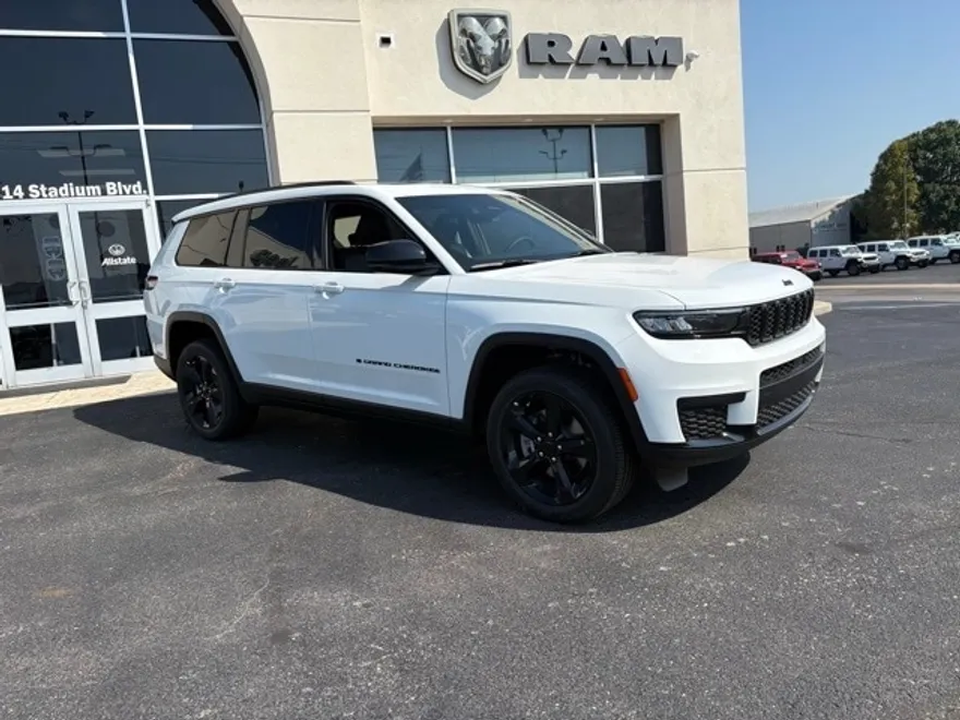2025 Jeep Grand Cherokee Altitude photo 1