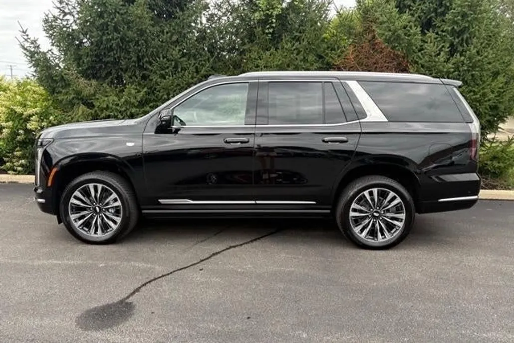 2025 Cadillac Escalade Premium Luxury photo 1