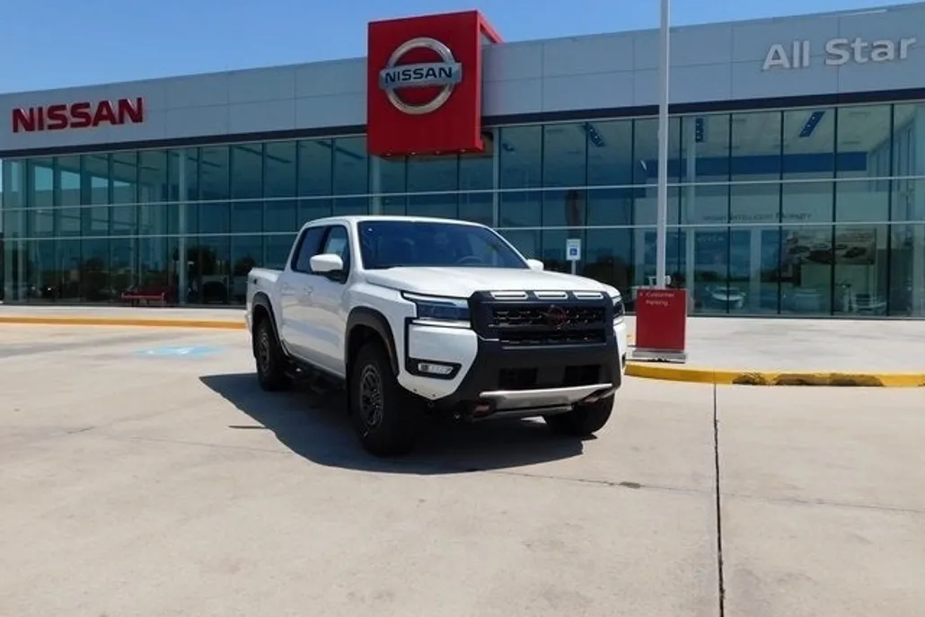 2025 Nissan Frontier Crew Cab PRO-4X photo 1