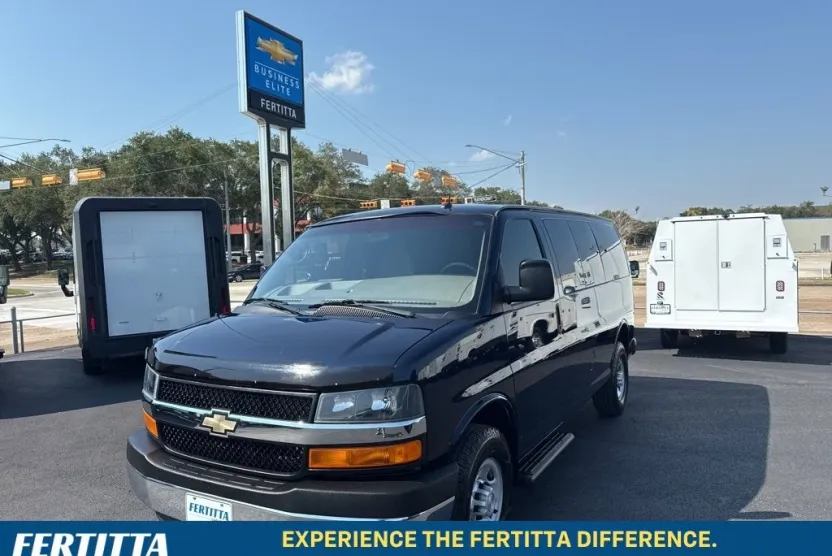 2015 Chevrolet Express Passenger 3500 LS photo 1