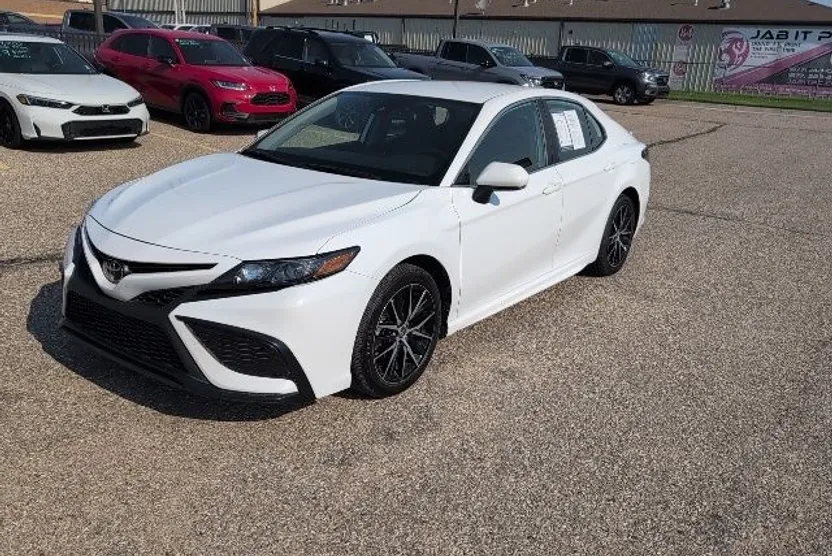2024 Toyota Camry SE photo 1