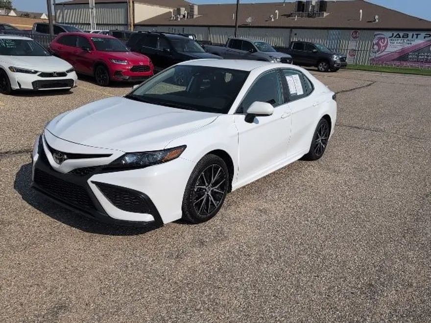 2024 Toyota Camry SE photo 1