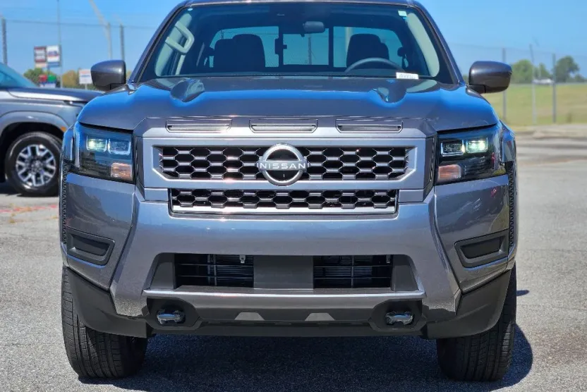 2026 Nissan Frontier SV Crew Cab photo 1