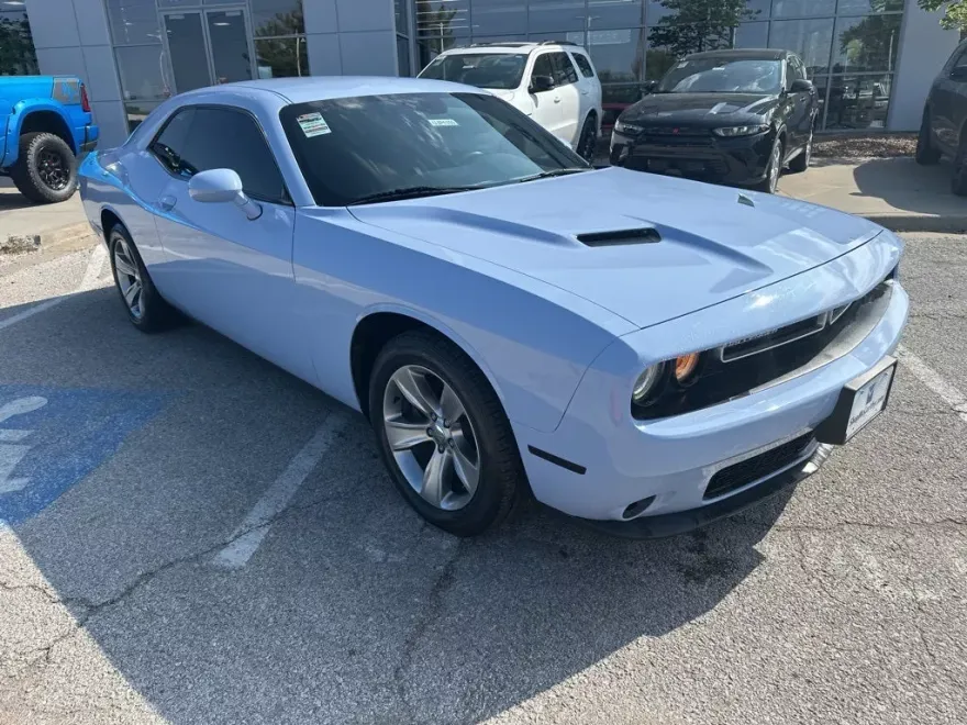 2015 Dodge Challenger SXT photo 1