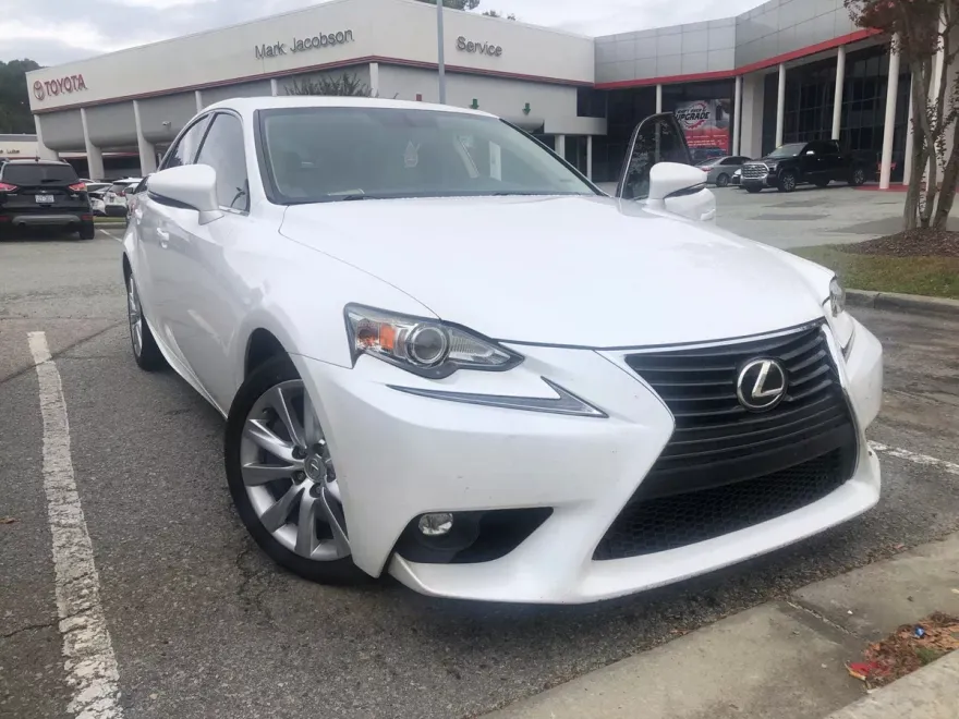 2016 Lexus IS 200t photo 1