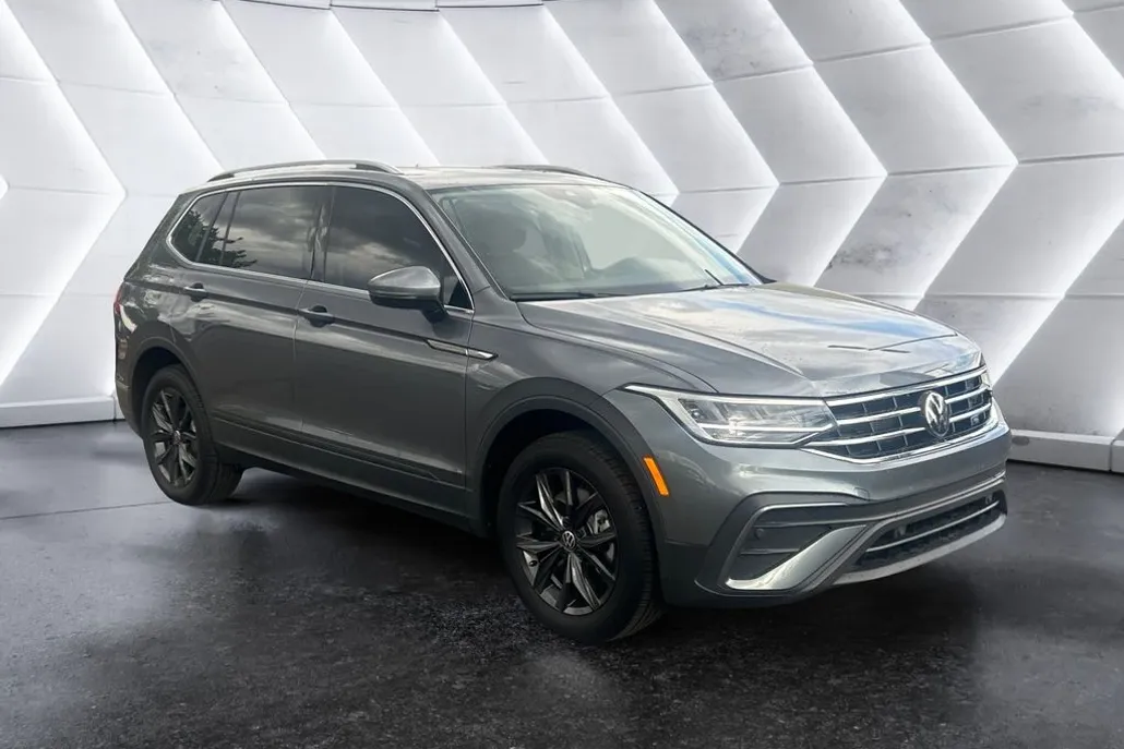 2024 Volkswagen Tiguan SE photo 1