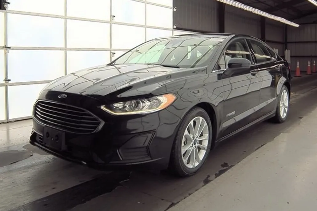 2019 Ford Fusion Hybrid SE photo 1