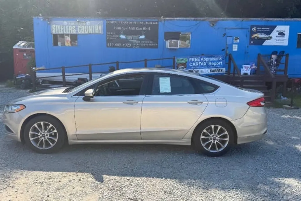 2017 Ford Fusion SE photo 1