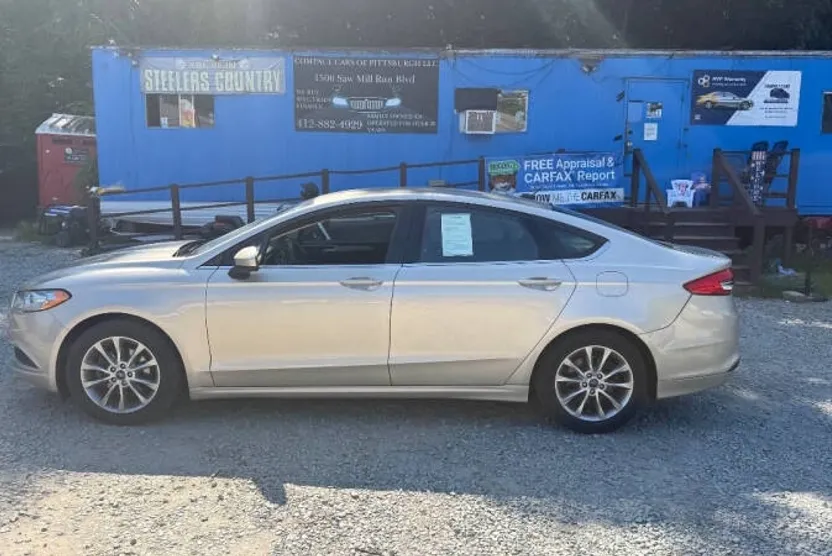 2017 Ford Fusion SE photo 1