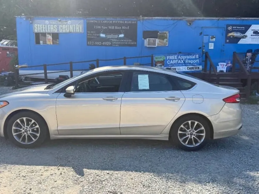 2017 Ford Fusion SE photo 1
