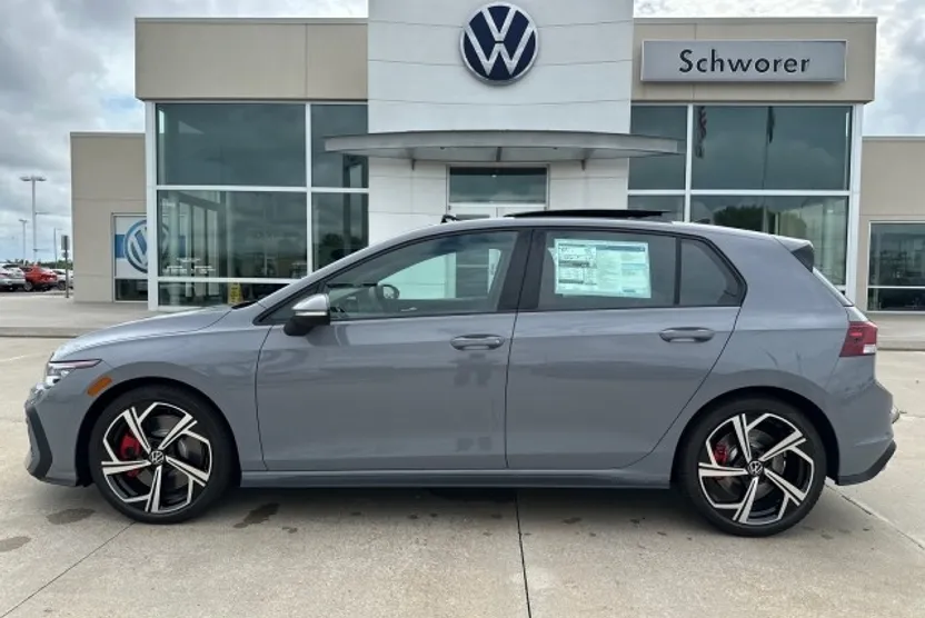 2025 Volkswagen Golf GTI SE photo 1