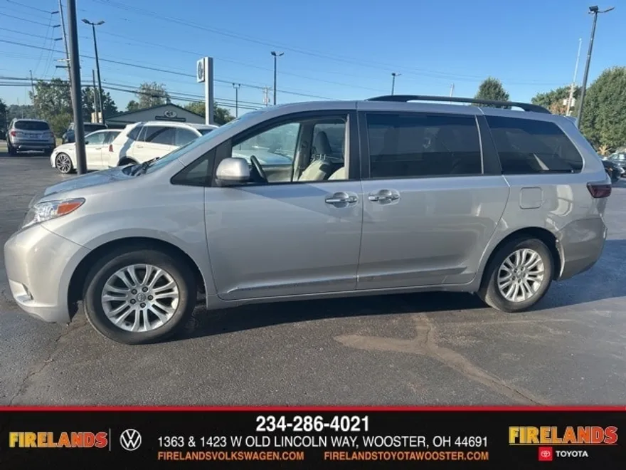 2017 Toyota Sienna L photo 1
