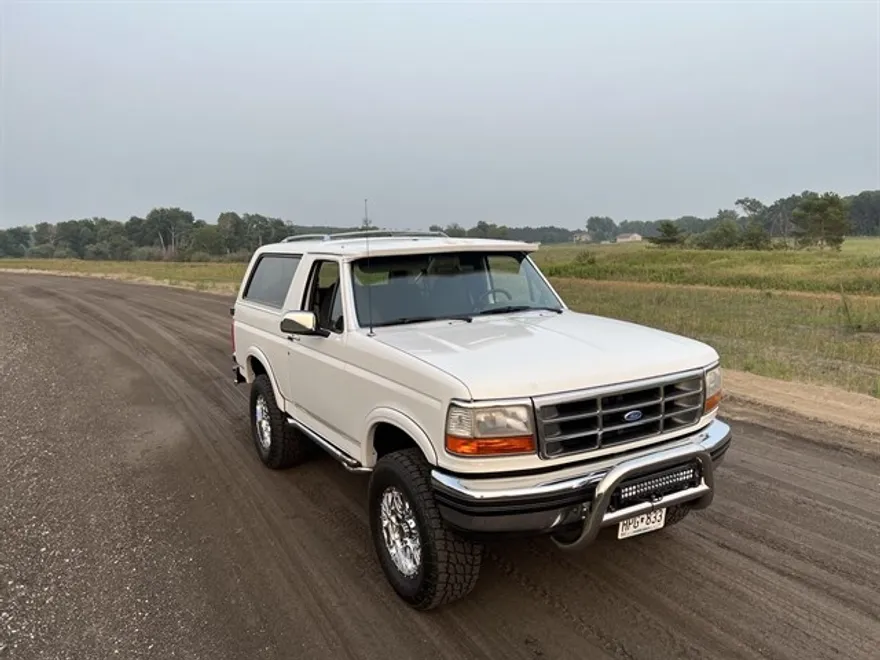 1992 Ford Bronco photo 2