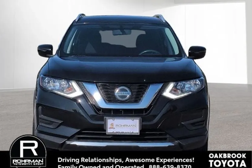 2018 Nissan Rogue SV photo 1