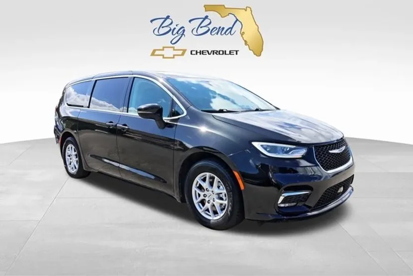 2023 Chrysler Pacifica Touring L photo 1