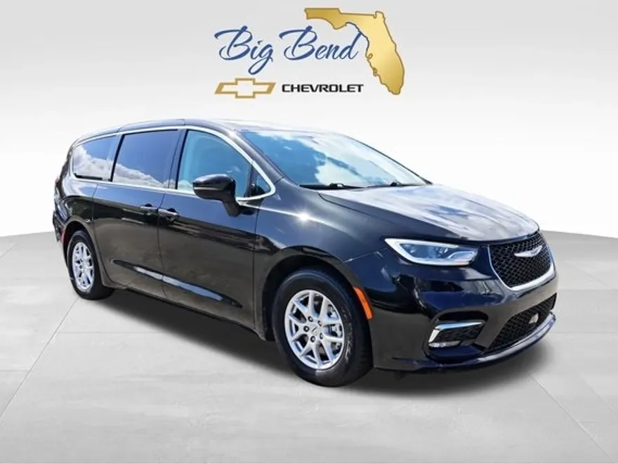 2023 Chrysler Pacifica Touring L photo 1